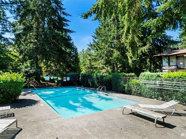 4501 Grandview Dr W #220T — Photo 1