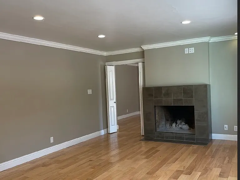 2048 Louise Ln — Photo 2