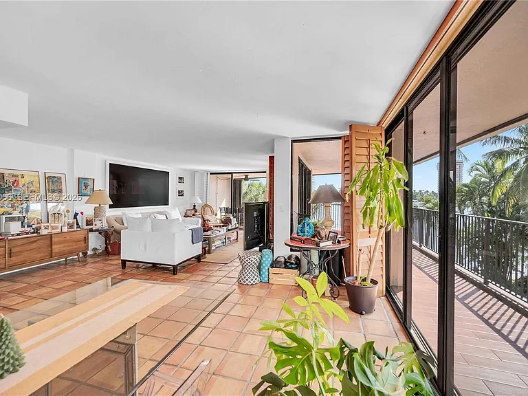 1700 S Bayshore Ln #3B — Photo 13