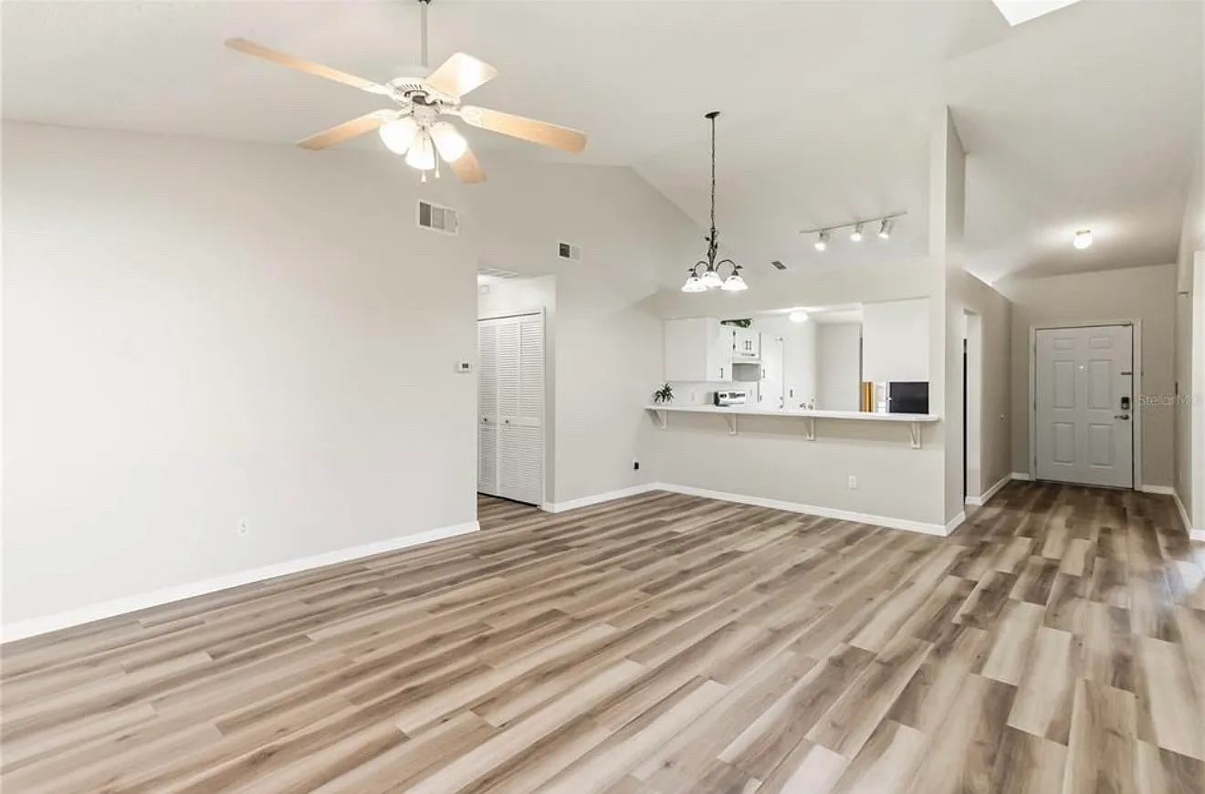 3 bed, 1358 sqft, $2,100 — Photo 3