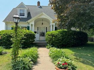 221 8th Ave, Baraboo, WI 53913