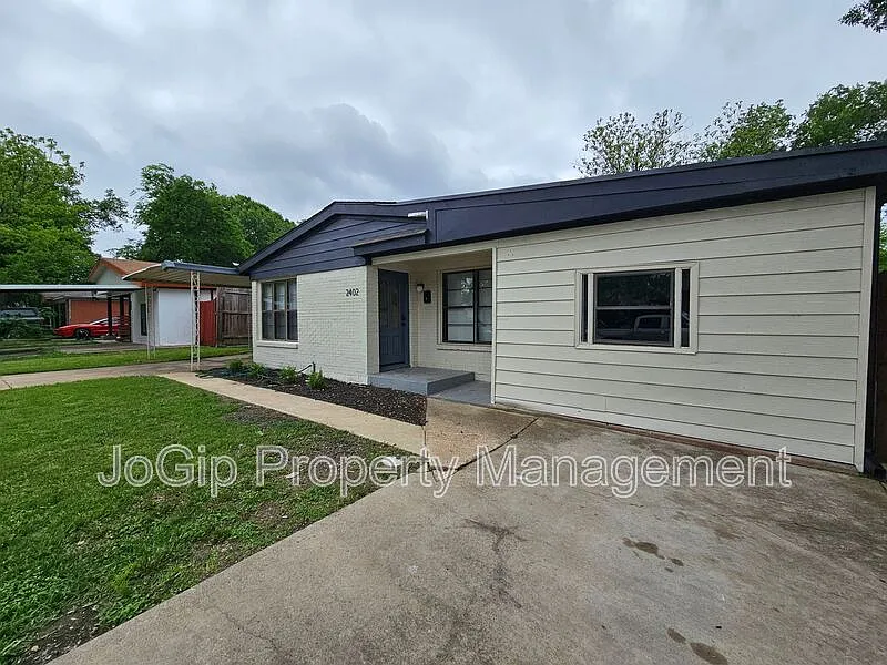 Building Photo - 2402 Housley Dr