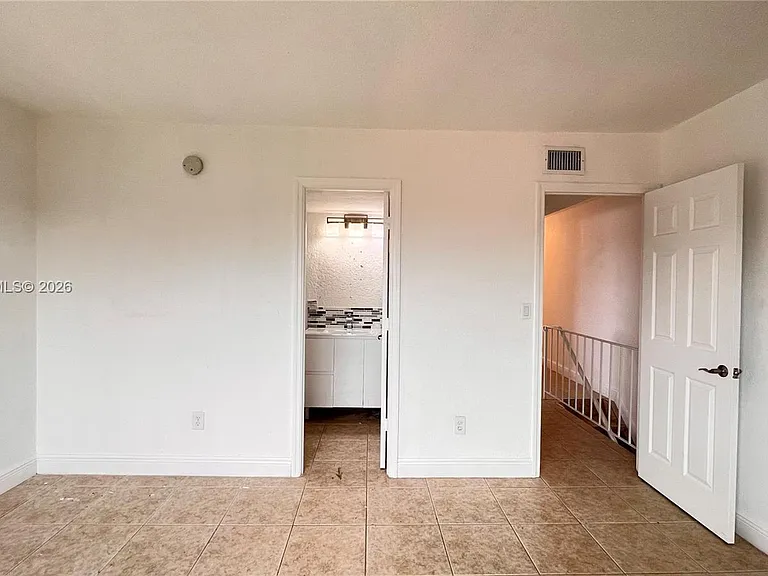 984 W 40th St #2 — Photo 18