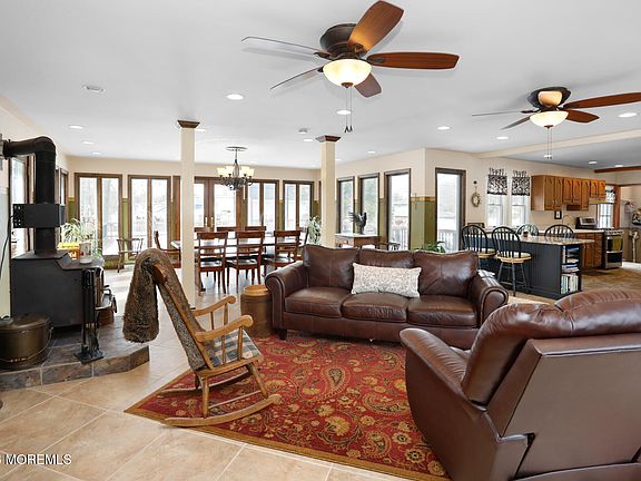 3rd image of 60 Sunset Drive