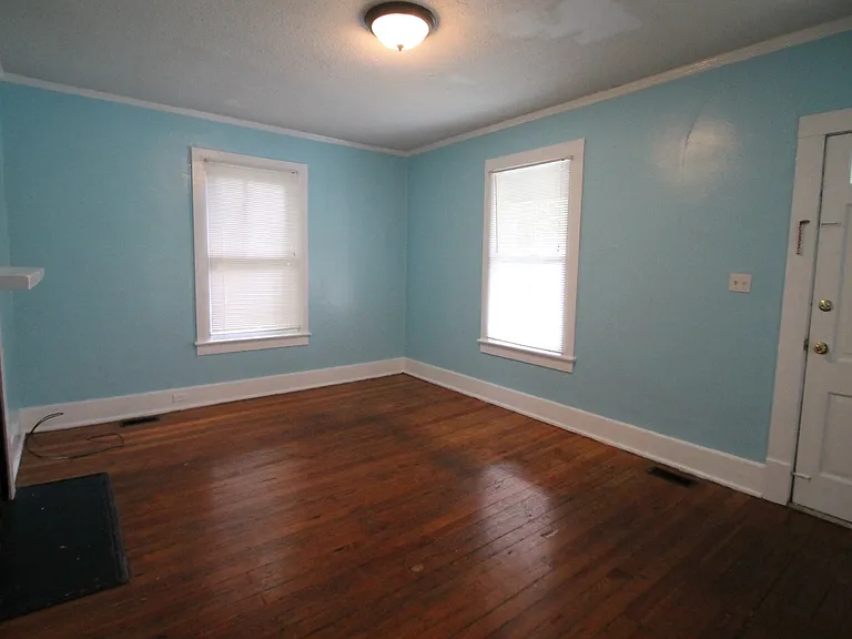 338 Ebenezer Ave — Photo 3