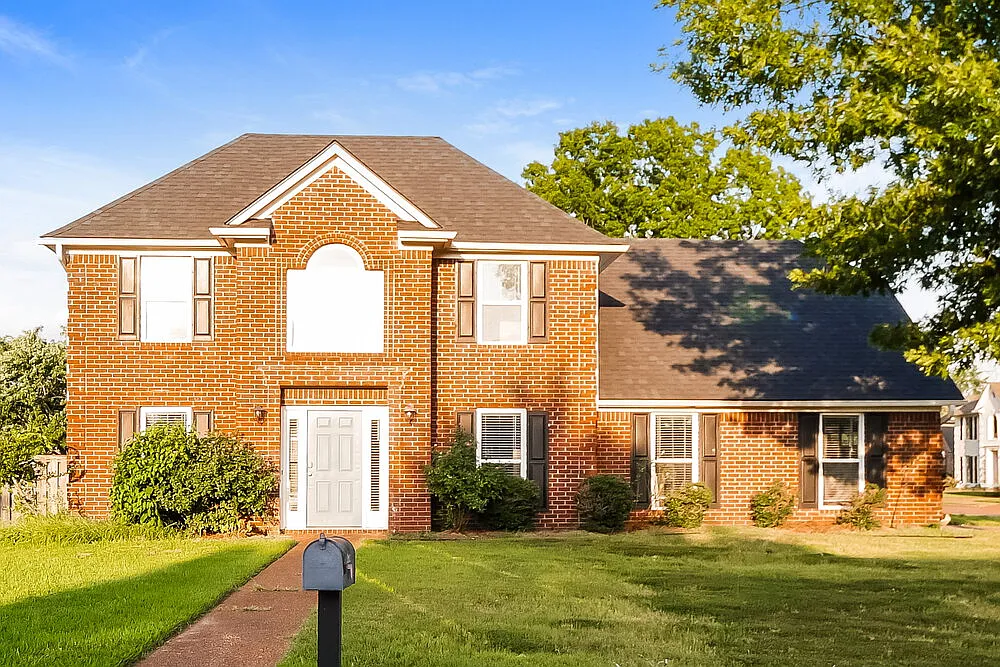 4 bed, 2.5 bath, 2083 sqft, $2,120 — Photo 1