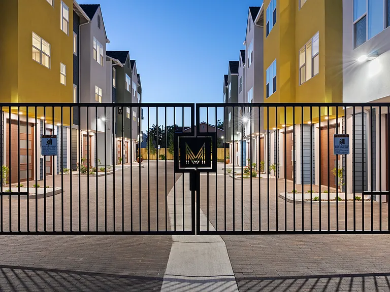 Grand Canyon Mews — Photo 8