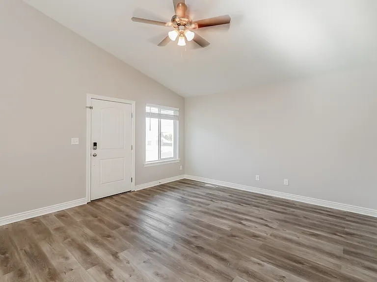1681 E Tumwater Ln — Photo 6