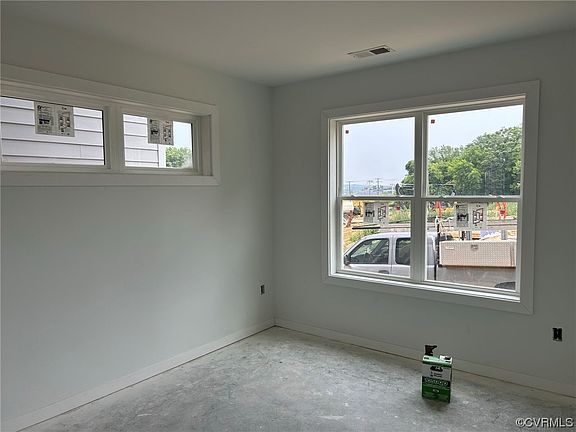 3rd image of 916 Porter St