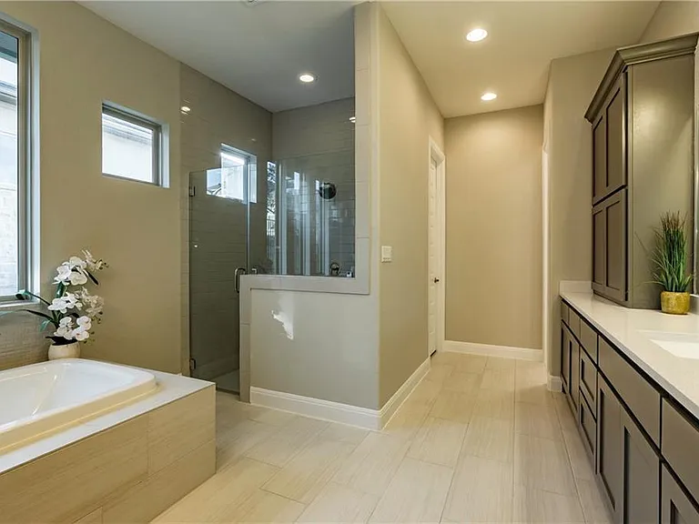 511 Woodside Ter — Photo 26