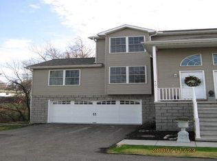 4101 Wood Hills Dr, Erie, PA 16510