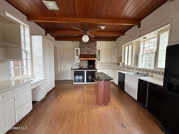 4th image of 2502 W Claiborne Ave