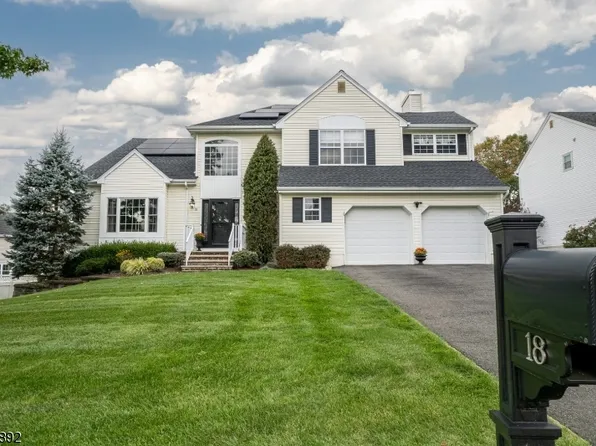 18 Player Pl, Mount Olive Twp., NJ 07836