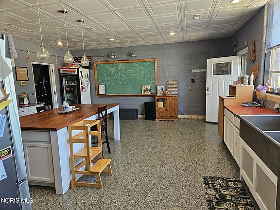 3rd image of 28025 Main St