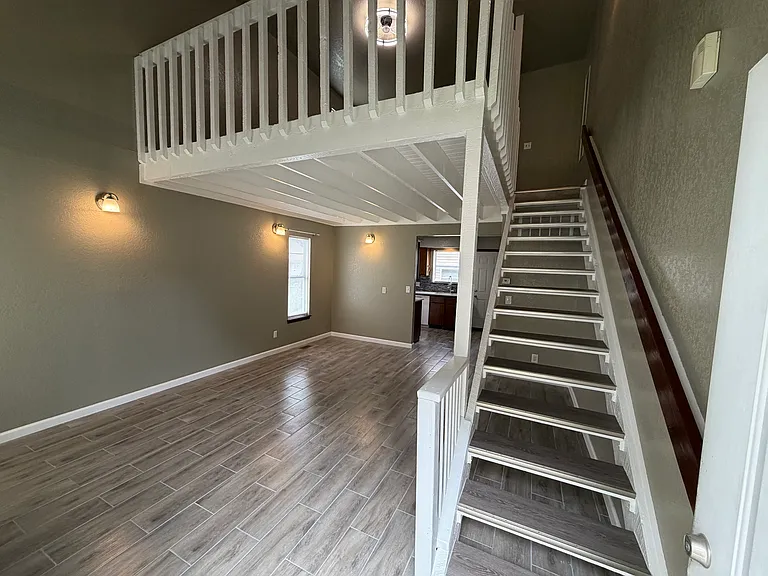 1011 Chartrand Ave — Photo 2