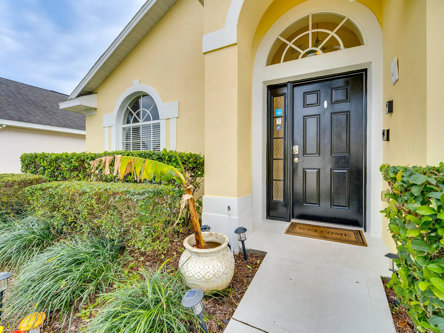 16636 Rolling Green Dr — Photo 2