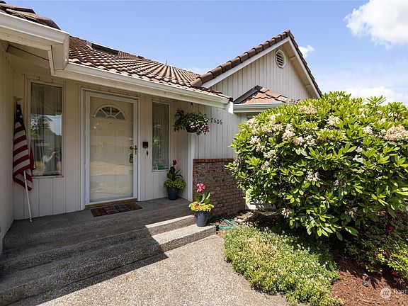 4th image of 7606 92nd Avenue SW