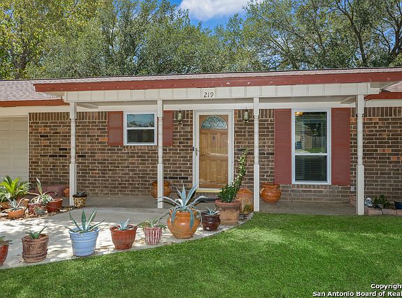 3rd image of 219 High Meadow Dr