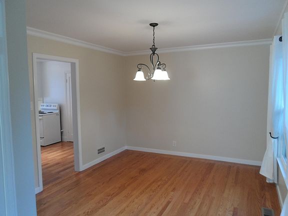 4th image of 192 Ravenswood Ave