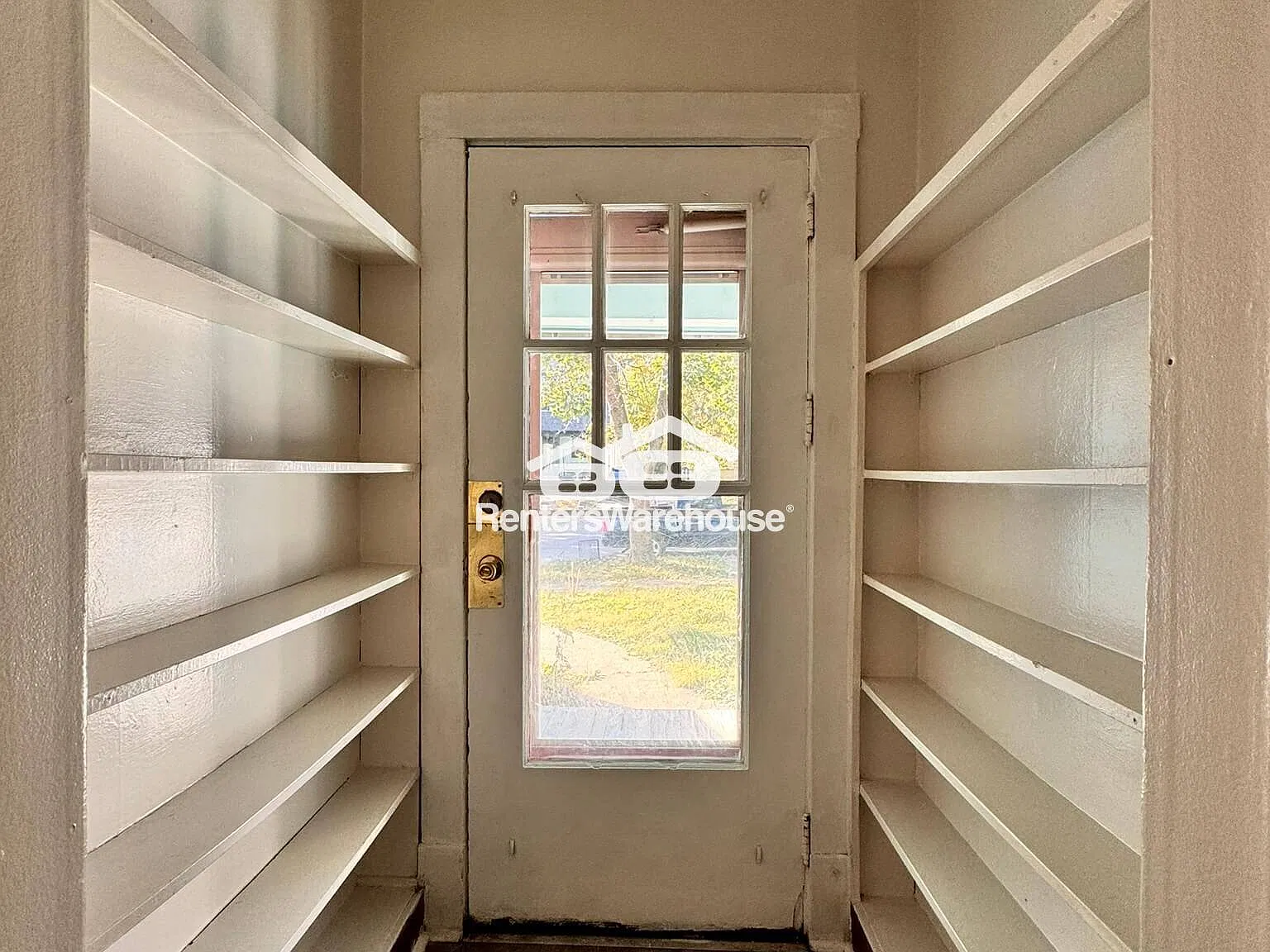 Large 2 Bedroom 1 Bath Duplex — Photo 3