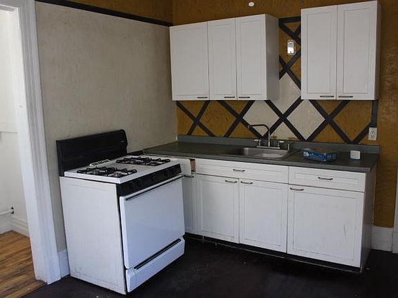 4th image of 173 Archer Ave #2