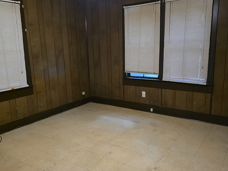 151 Hollywood Dr — Photo 6