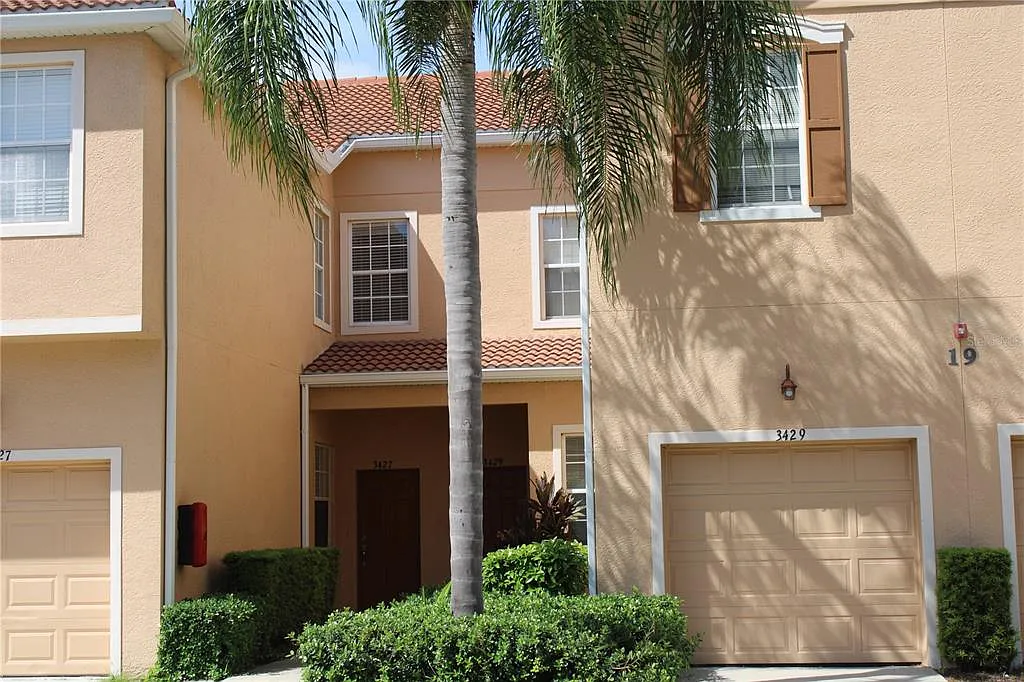 3 bed, 2.5 bath, 1954 sqft, $2,295 — Photo 2