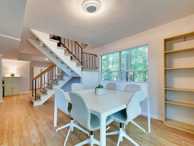 9006 Saint Thomas Ln — Photo 13