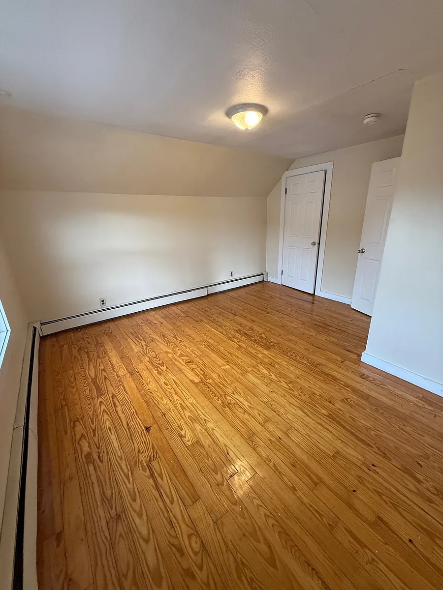 Building Photo - 604 Burgess St #3