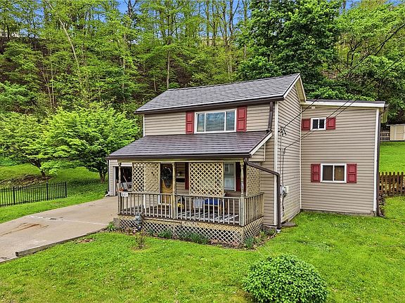 3rd image of 225 Camp Horne Rd