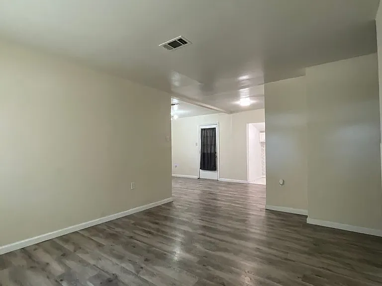 1314 Oak Dr — Photo 2