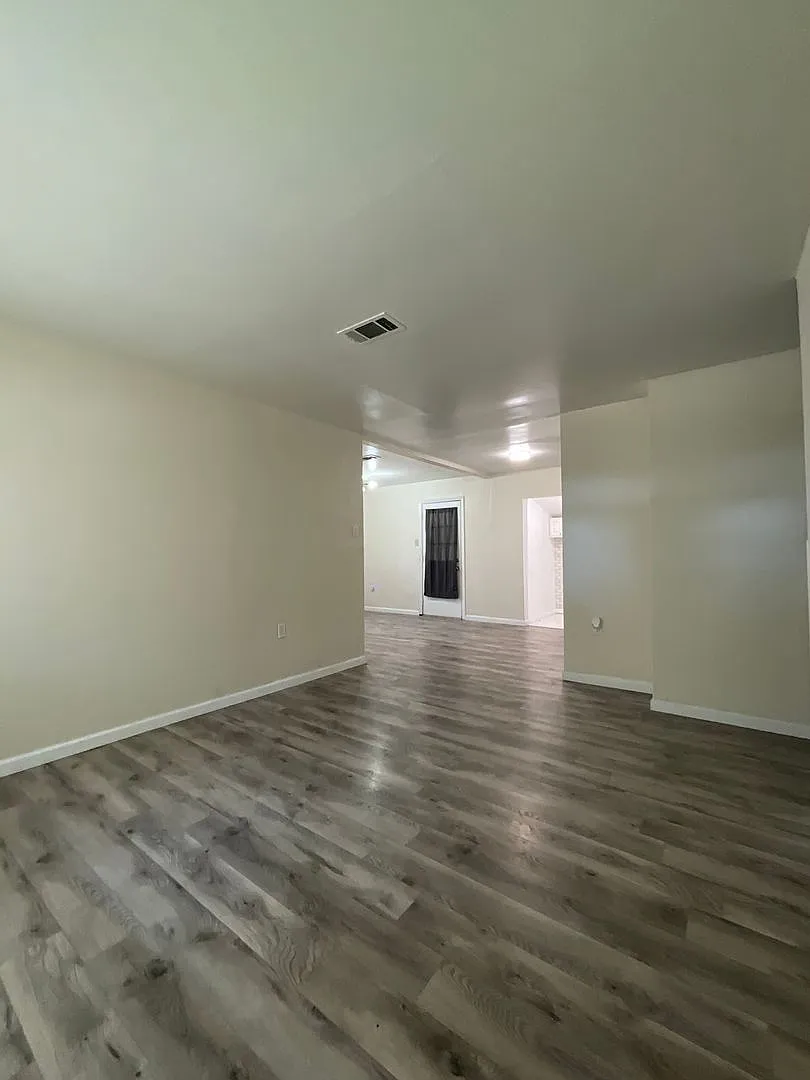 Building Photo - 1314 Oak Dr