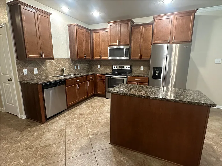 15518 Marina Dr — Photo 4