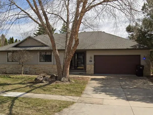 618 Birdsall Dr, Cedar Falls, IA 50613