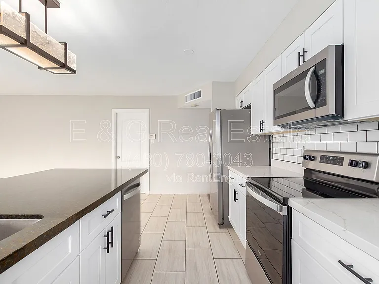 103 E Del Rio Dr — Photo 11