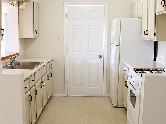 4th image of 204 Grant Rd