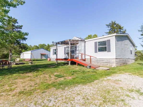 22080 Trails End Dr, Lebanon, MO 65536