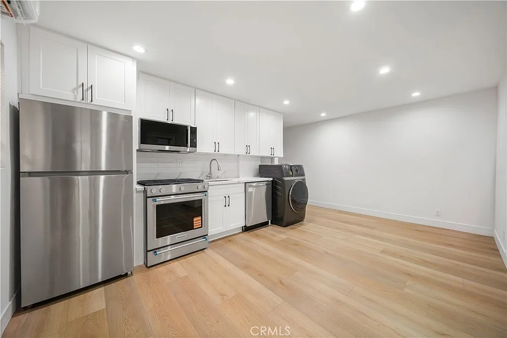 1 bed, 675 sqft, $2,300 — Photo 2