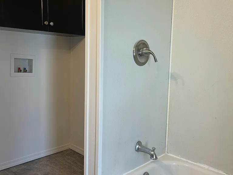 2713 Everett Dr — Photo 15