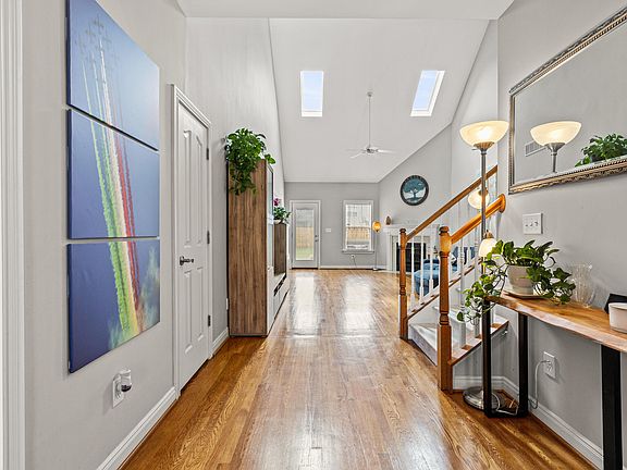 3rd image of 360 Hays Blvd
