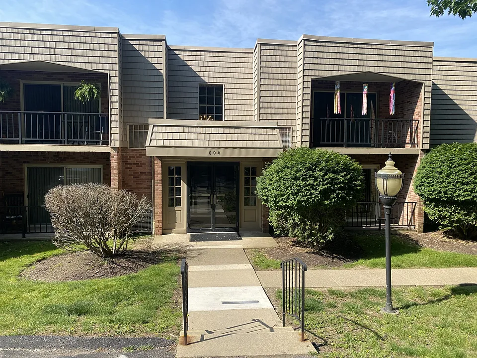 604 Calais Dr #1208