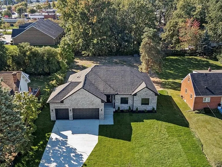 5636 Paris Dr — Photo 37