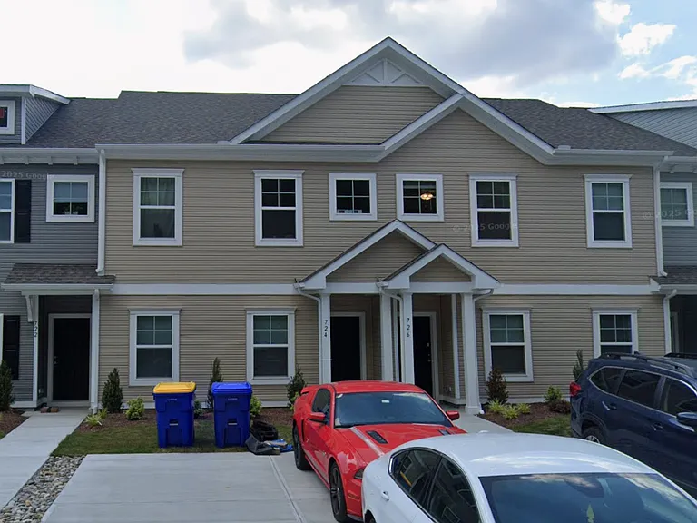 724 Sylvia St — Photo 2