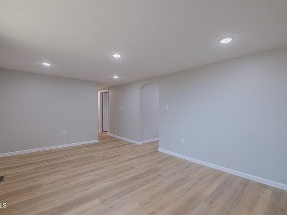 4th image of 238 Catawba St
