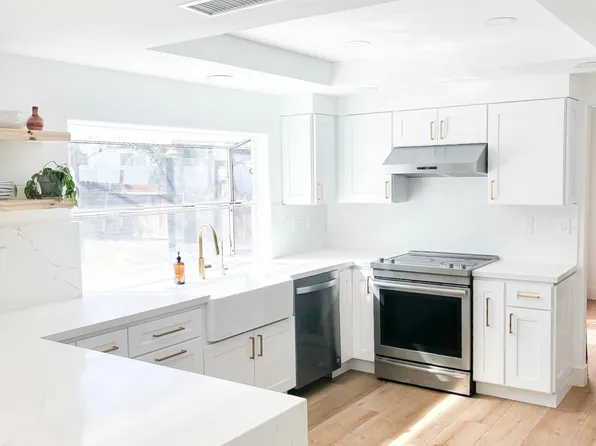 23001 S Canyon Lake Dr, Canyon Lake, CA 92587