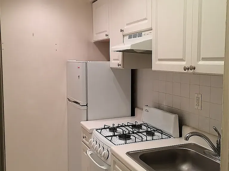 308 W 98th St #GF — Photo 12