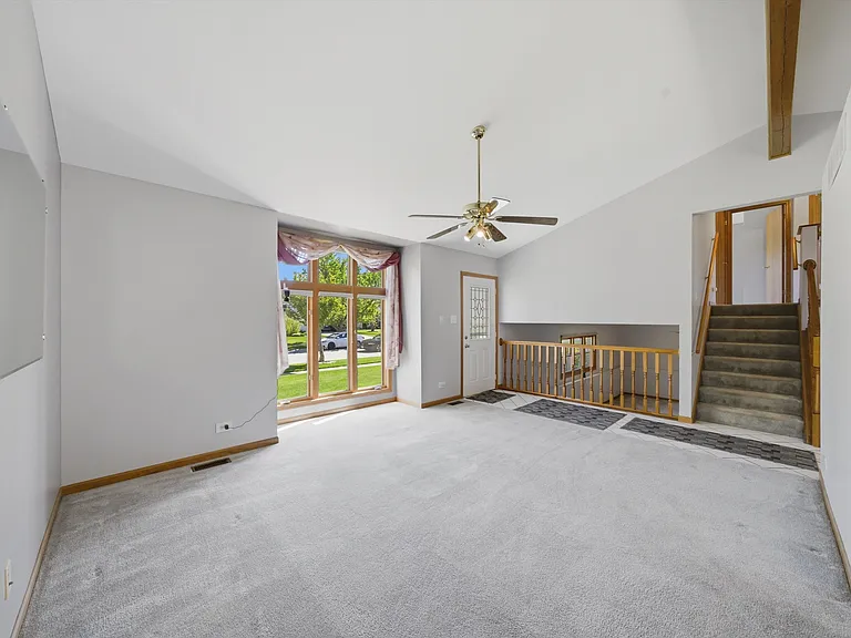 752 Rosanne St — Photo 10
