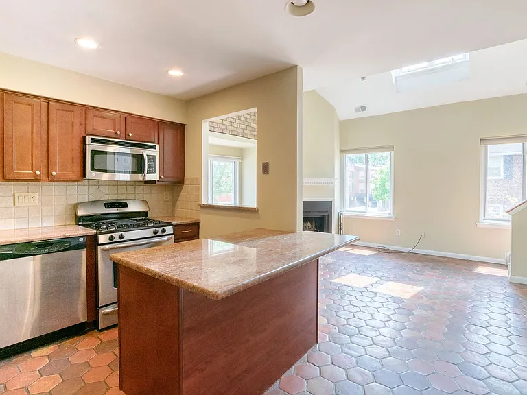 801 Addison St #B — Photo 30