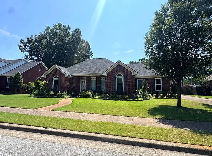304 Bay Hill Way SW — Photo 1