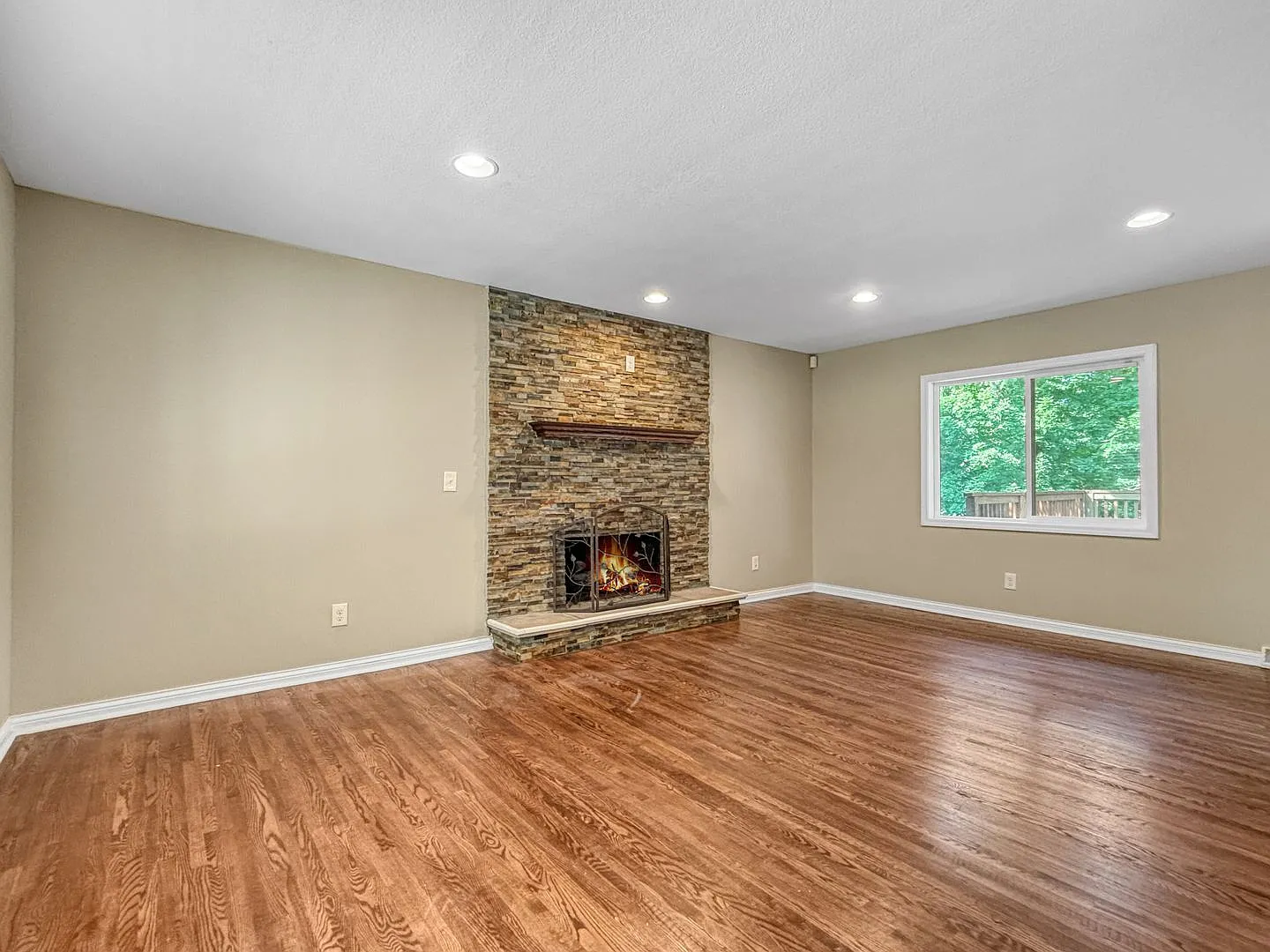 4 bed, 3.0 bath, 2551 sqft, $3,395 — Photo 4
